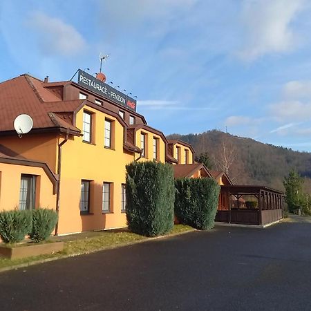 Hotel Formule Perštejn Esterno foto