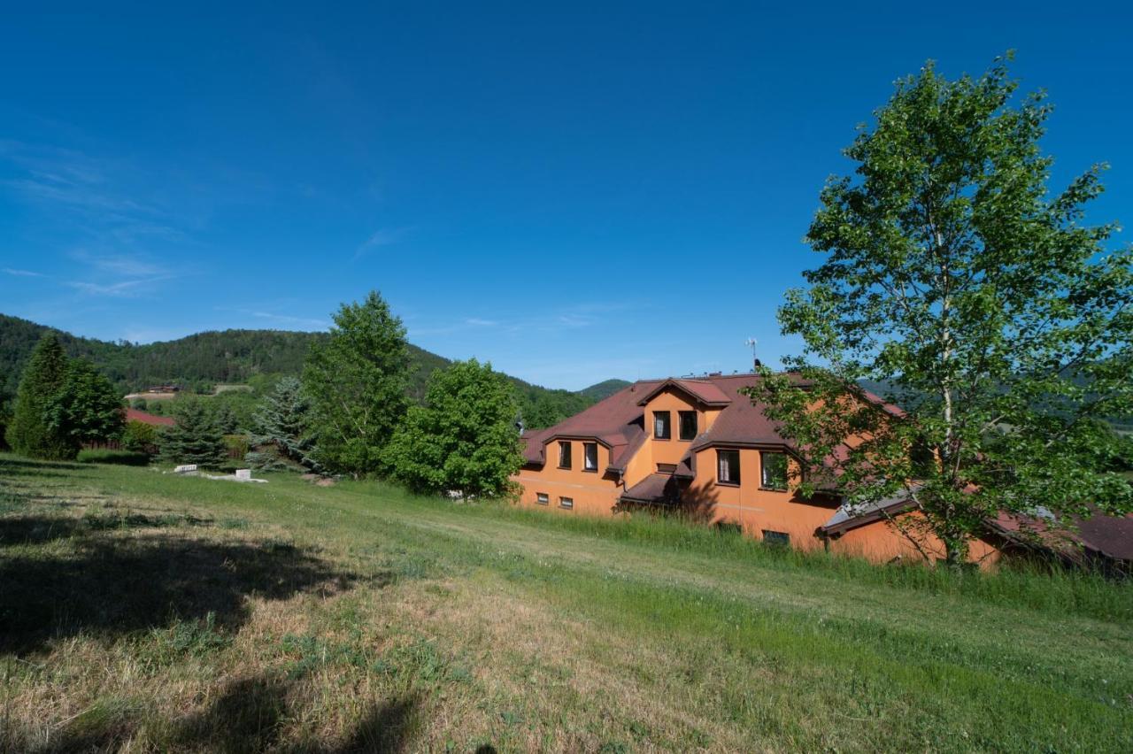 Hotel Formule Perštejn Esterno foto