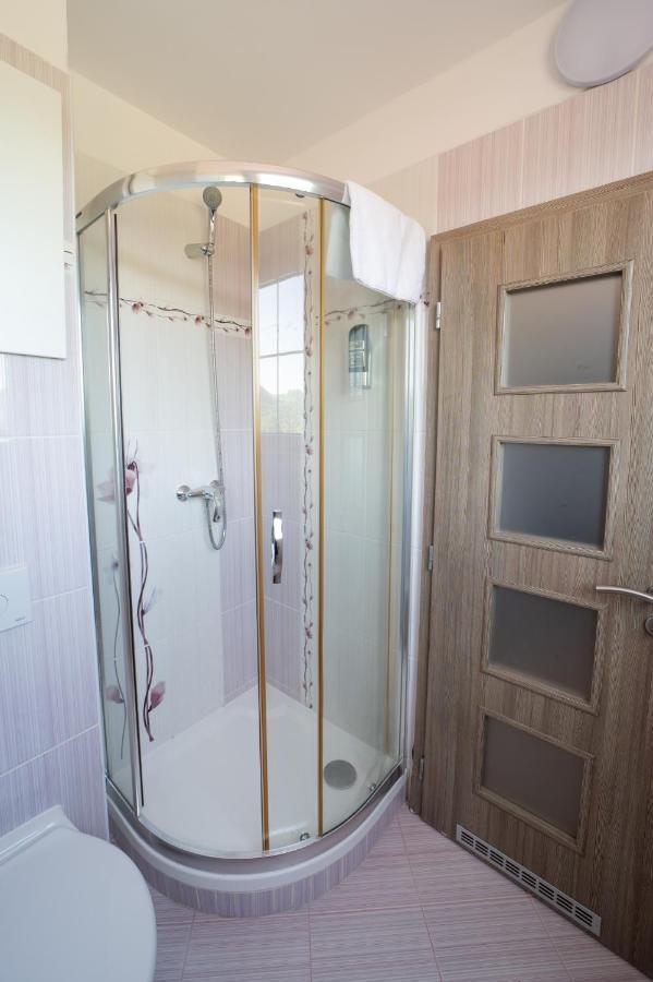 Hotel Formule Perštejn Esterno foto