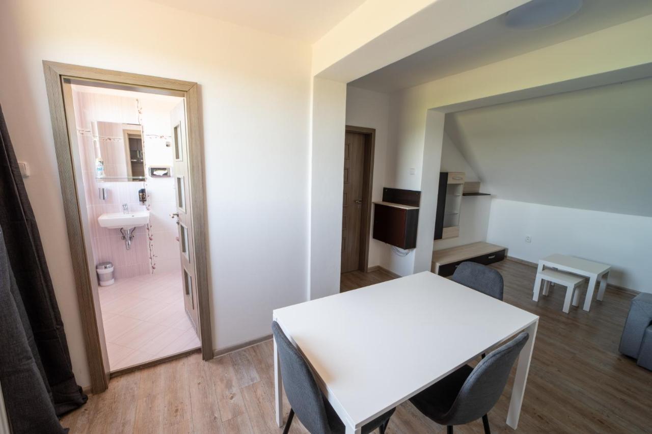 Hotel Formule Perštejn Esterno foto