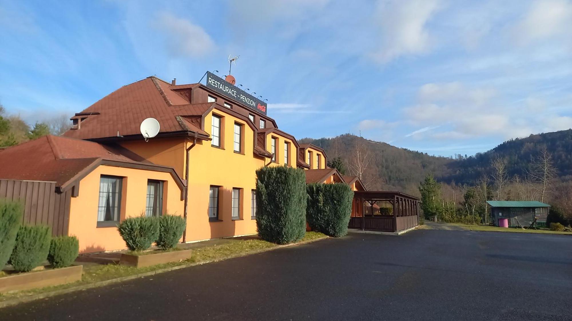 Hotel Formule Perštejn Esterno foto