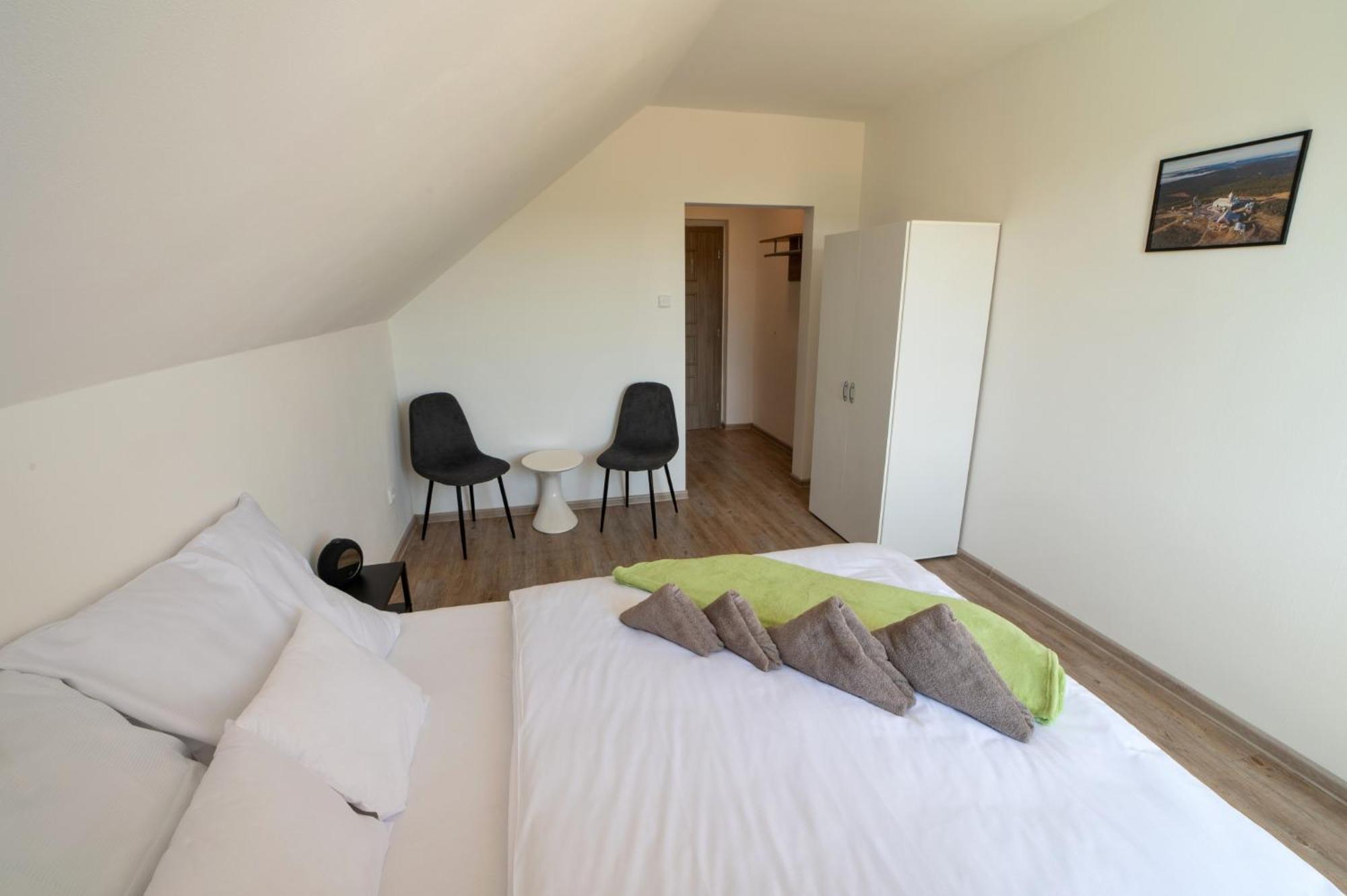 Hotel Formule Perštejn Esterno foto
