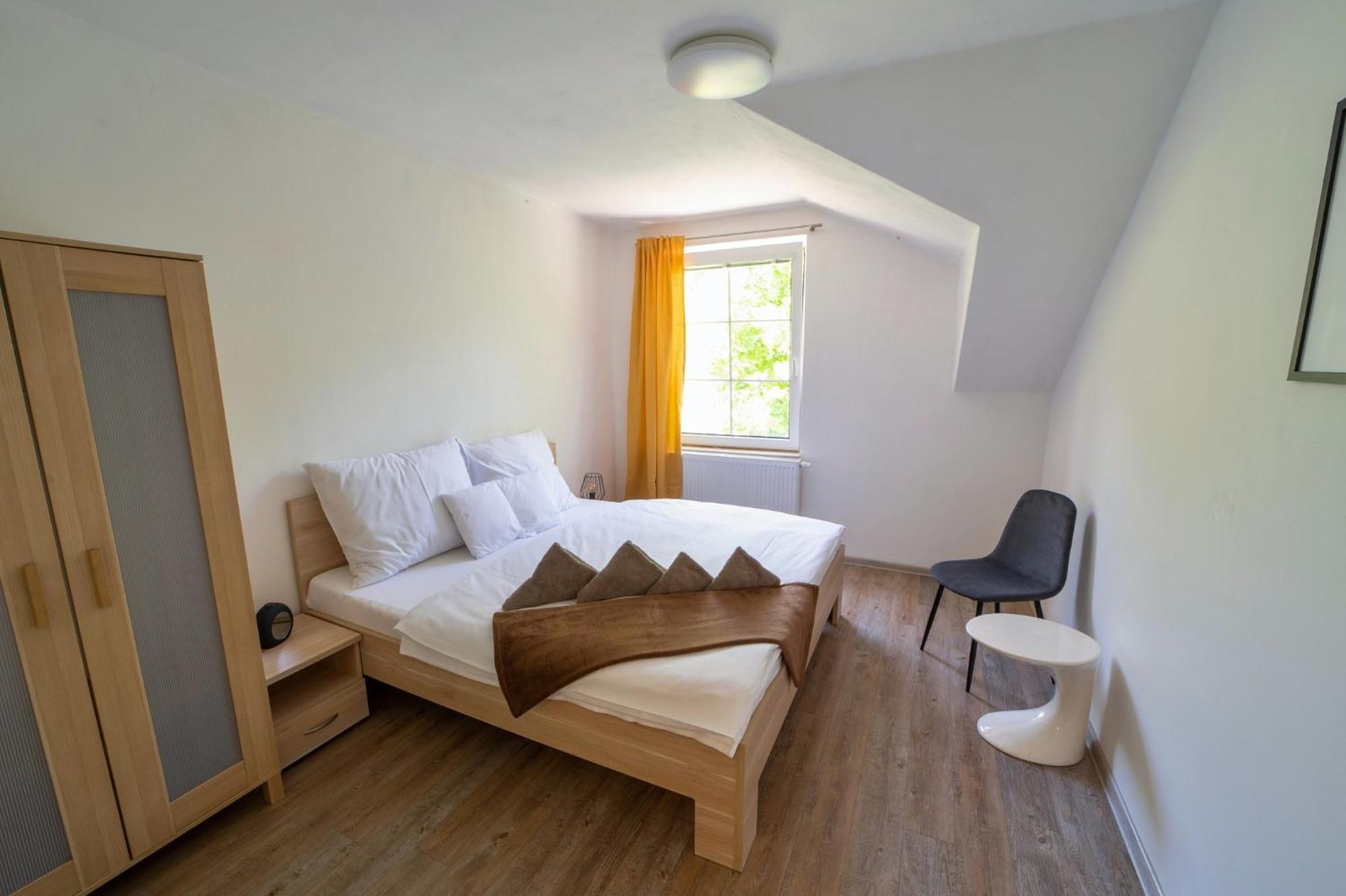Hotel Formule Perštejn Esterno foto