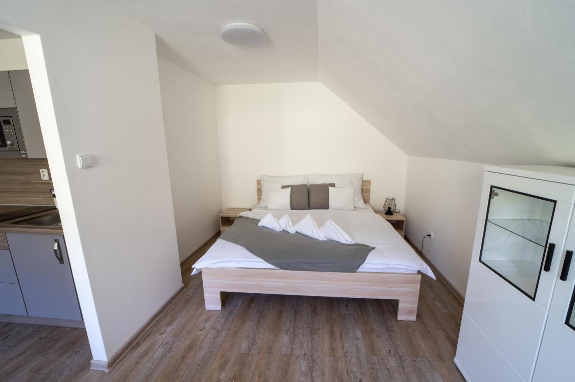 Hotel Formule Perštejn Esterno foto