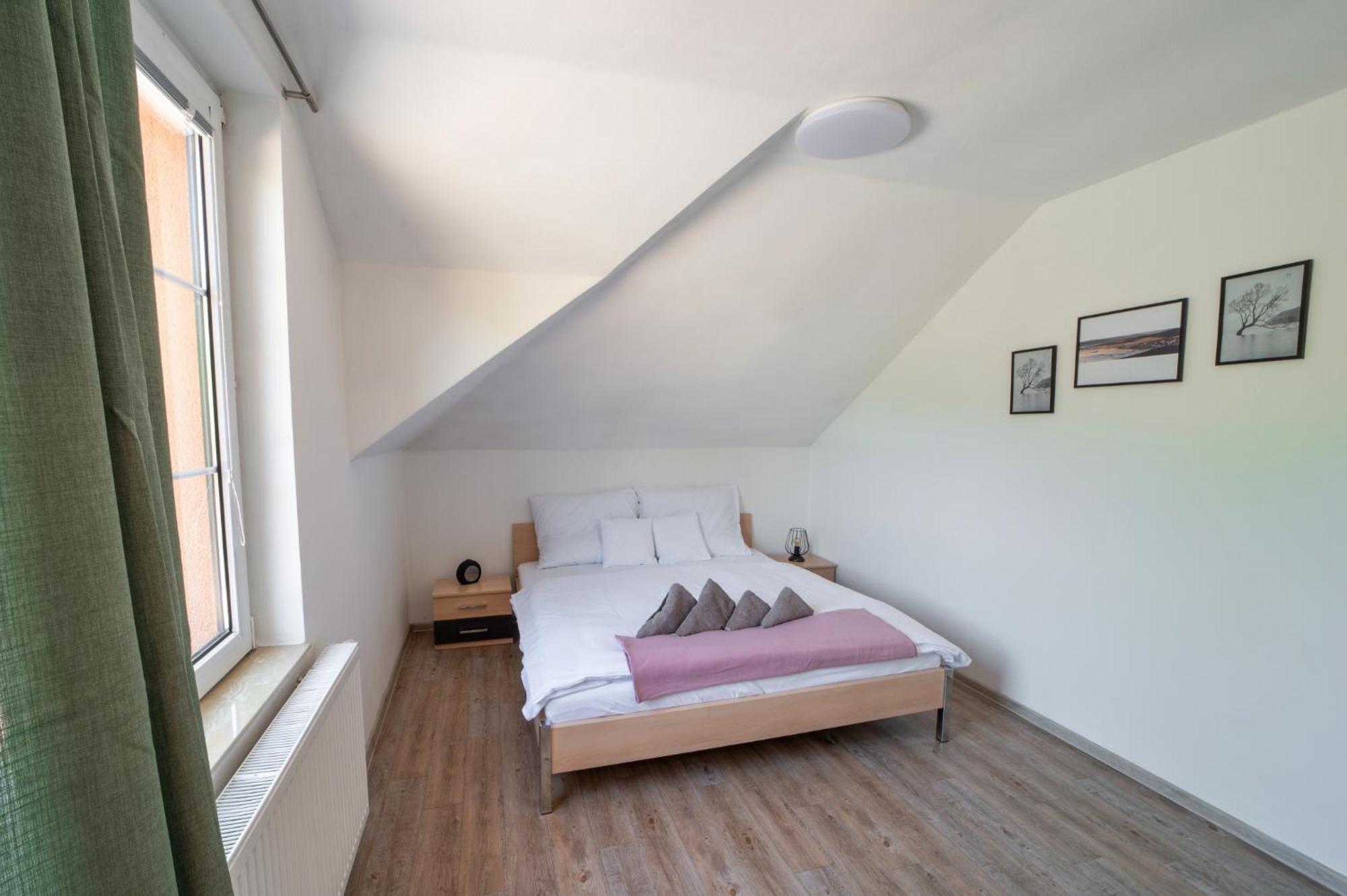 Hotel Formule Perštejn Esterno foto