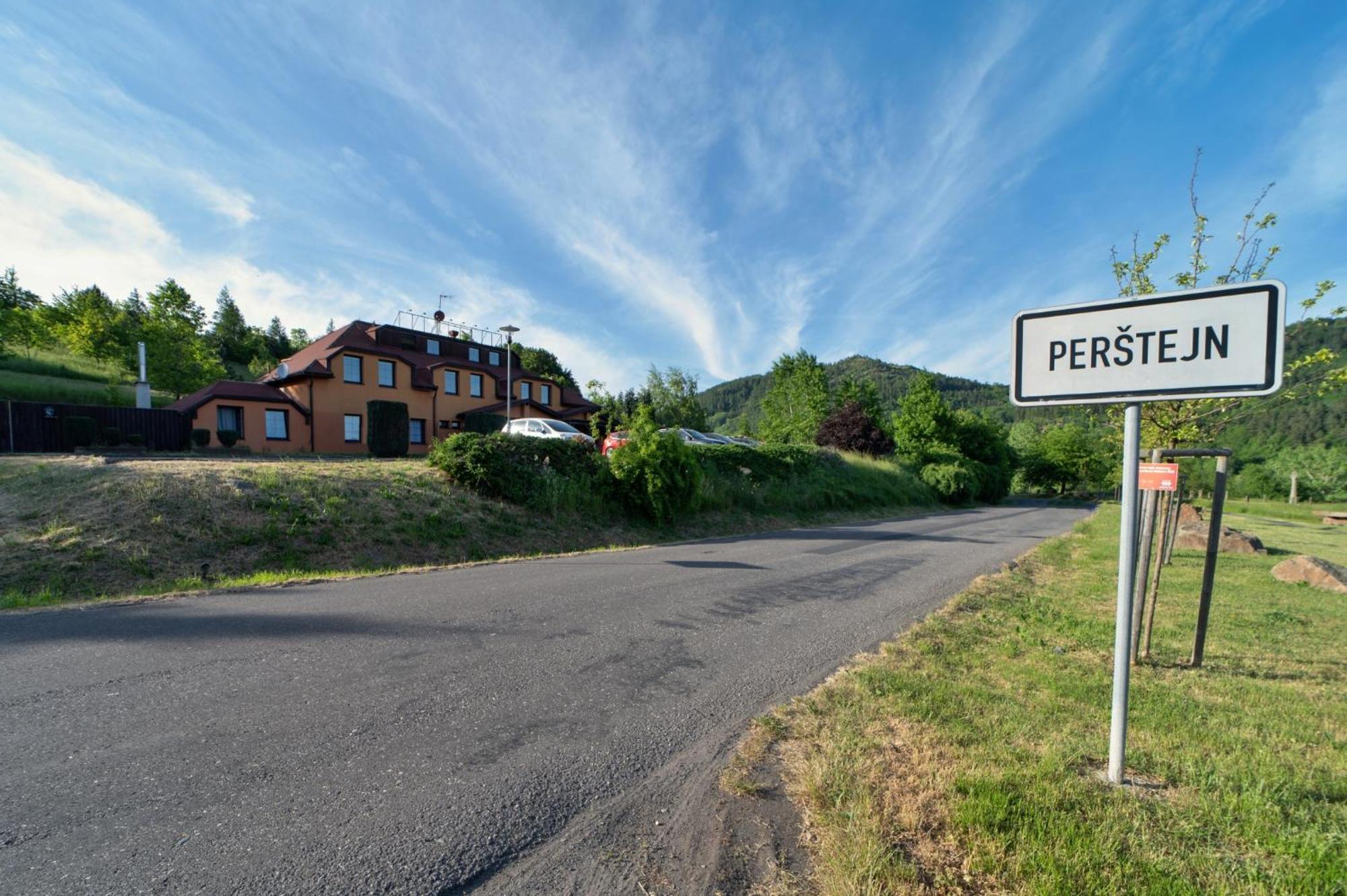 Hotel Formule Perštejn Esterno foto